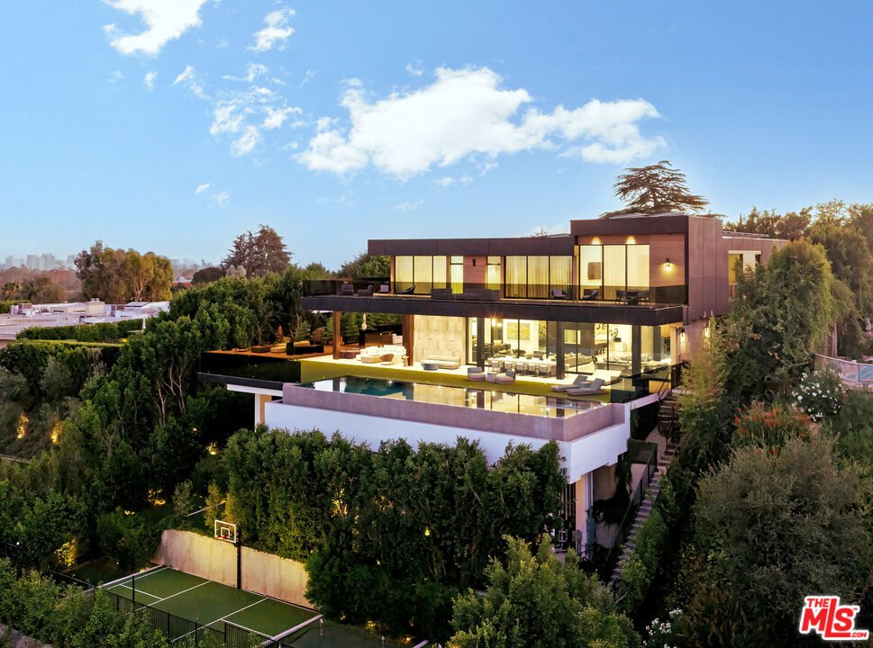 1140 Summit Drive, Beverly Hills